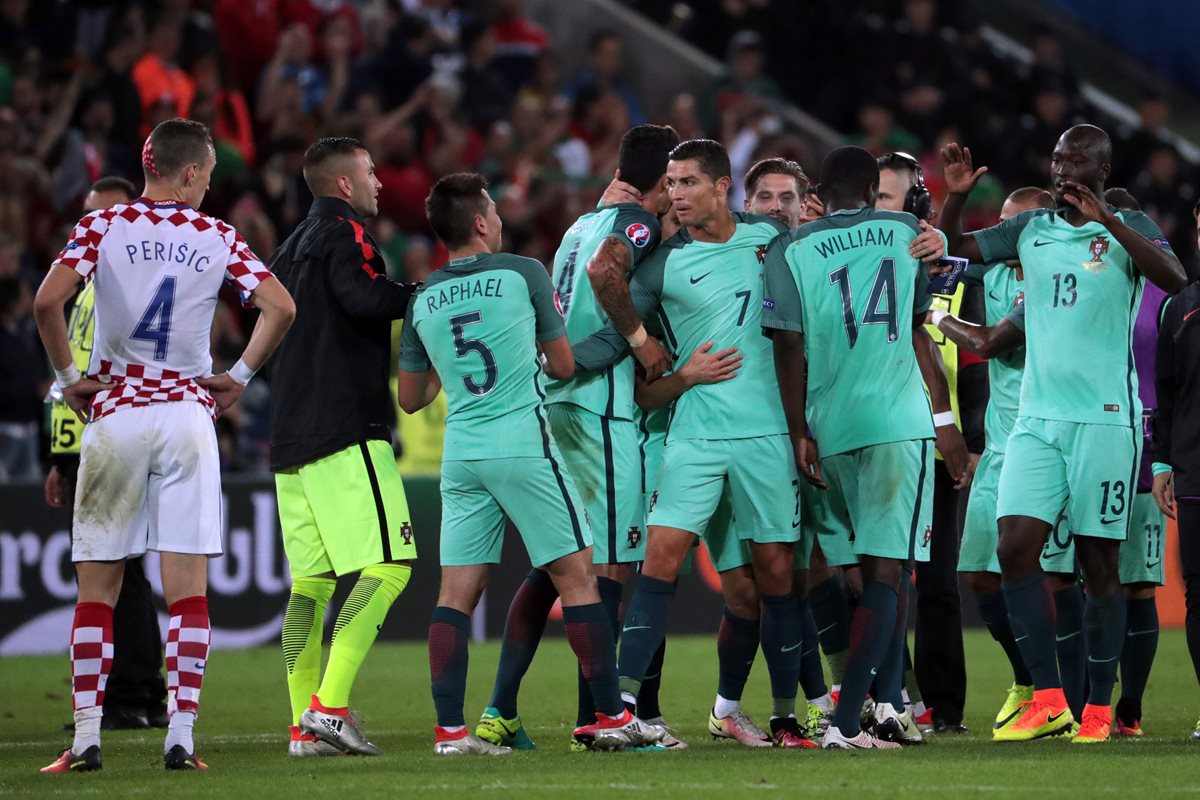 Portugal se quedó con la clasificación en un partido aburrido. (Foto Prensa Libre: AFP)