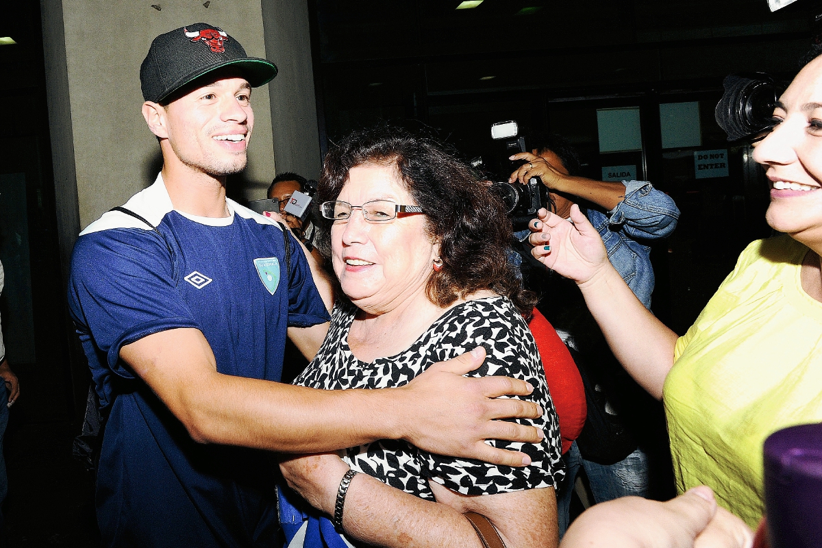 Cincotta fue recibido este marte por su familia en el Aeropuerto La Aurora. (Foto Prensa Libre: Francisco Sánchez)
