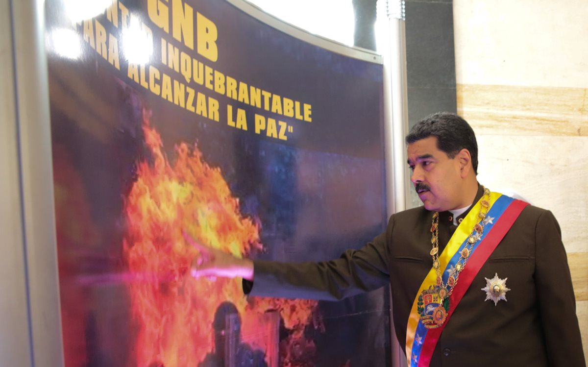 Nicolás Maduro aún cuenta con el respaldo de varios gobiernos que avalan la creación de la Asamblea Constituyente. (Foto Prensa Libre: EFE)