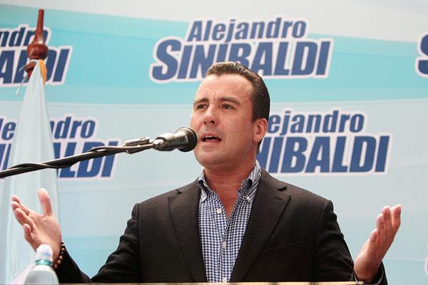 Alejandro Sinibaldi continúa prófugo luego de que el MP y la Cicig lo señalaran como parte de la estructura involucrada en el caso Construcción y Corrupción. (Foto Prensa Libre: HemerotecaPL)