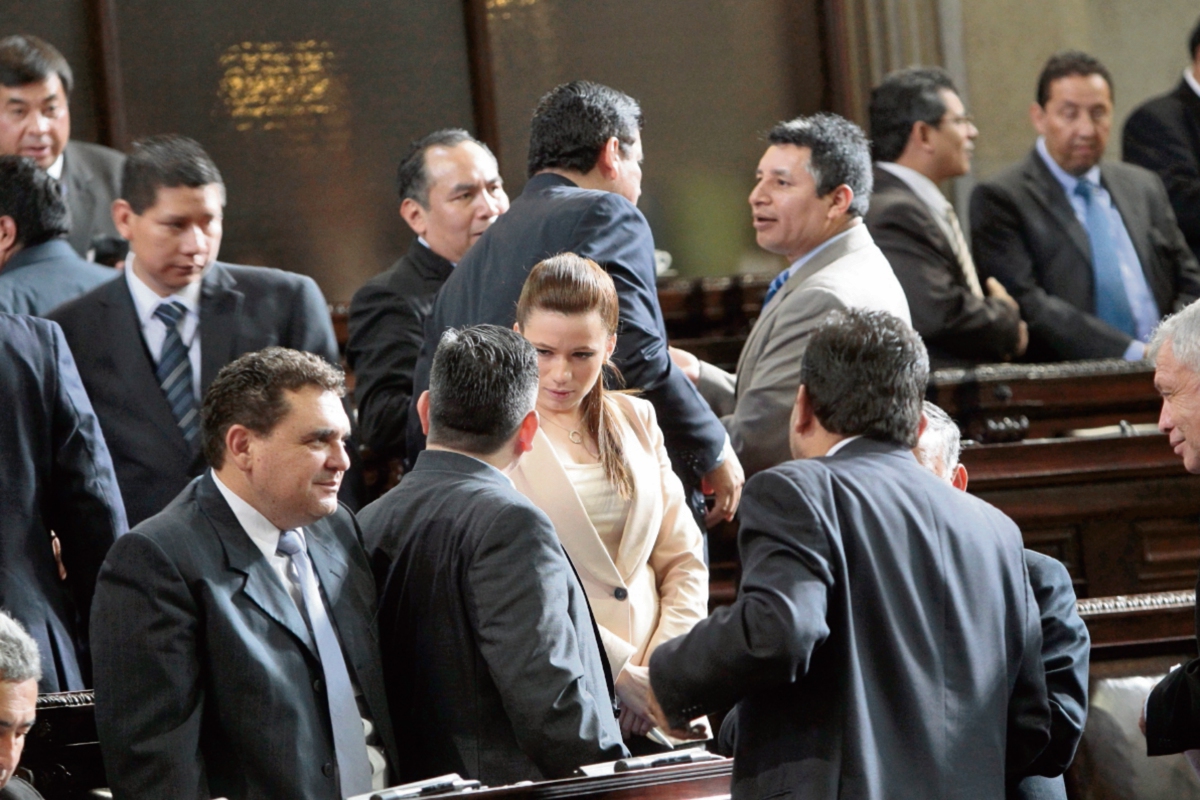 Diputados fueron convocados para sesionar este sábado para avanzar en la aprobación del Presupuesto. (Foto Prensa Libre: Érick Ávila)