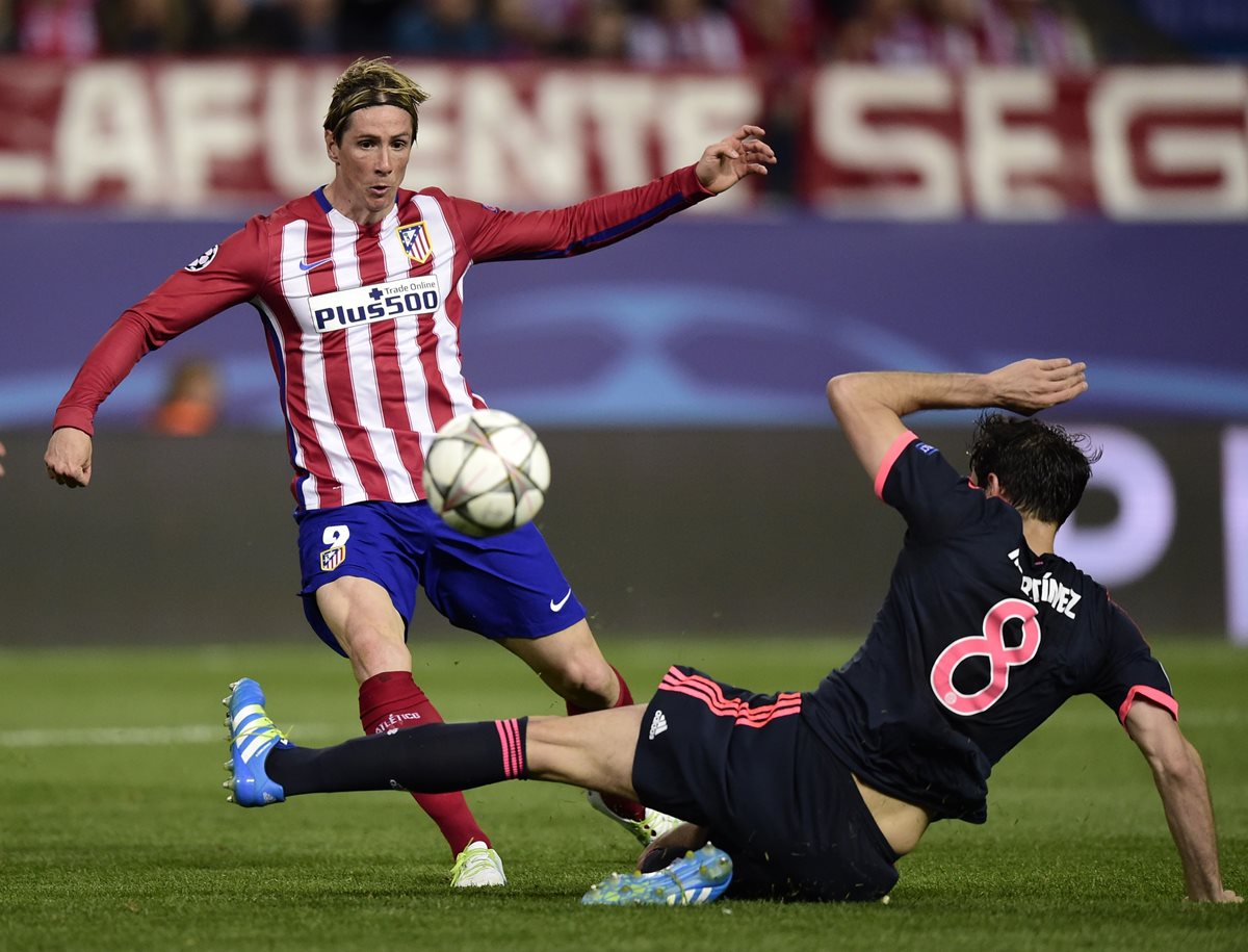 Fernando Torres no pudo anotar en el duelo frente al Bayern Múnich. (Foto Prensa Libre: AFP)
