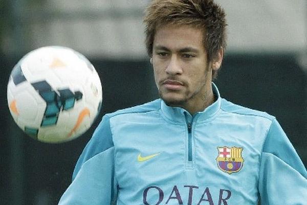 Neymar se perdió ocho partidos desde la lesión y estará disponible para la serie del Barcelona contra Manchester City. (Foto Prensa Libre: EFE)