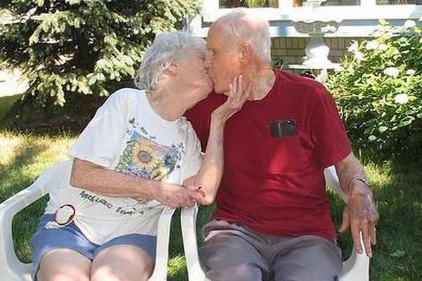 Más de la mitad de los adultos mayores sigue interesado en el sexo.