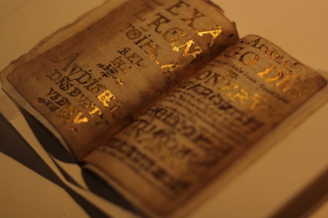 Luis de Carvajal usó pan de oro de Biblias para decorar su diario.