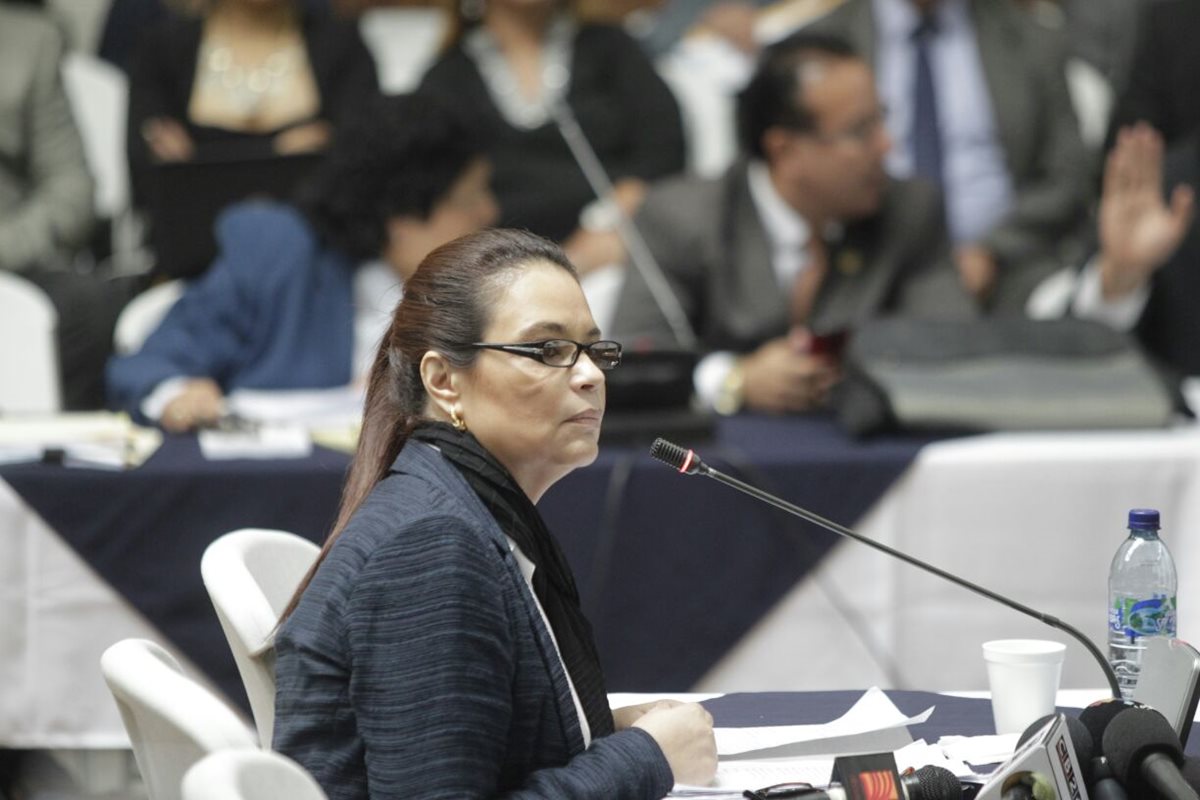 Roxana Baldetti ofrece su declaración por el caso Cooptación del Estado, en la Sala de Vistas de la CSJ. (Foto Prensa Libre: Edwin Bercián)