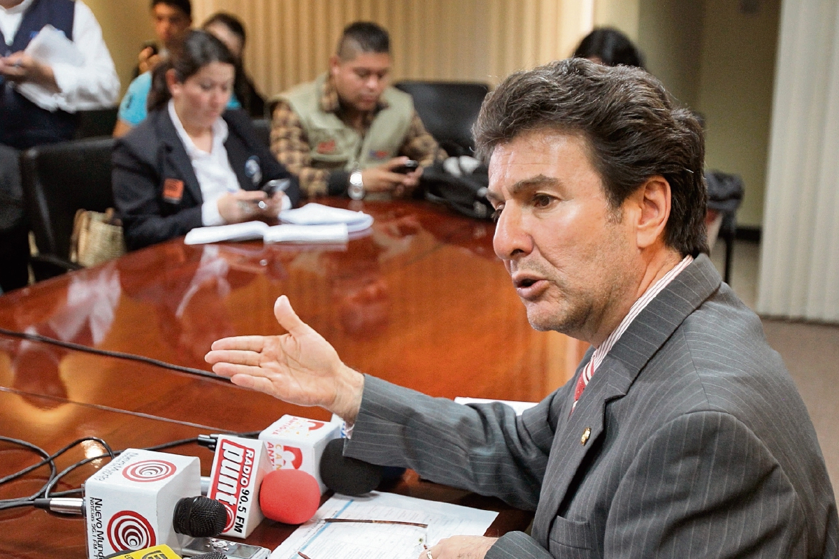 El ministro de economía, Jorge Méndez Herbruger, afirma que el ministerio se encuentra en buen estado. (Foto Prensa Libre: Esbin García)