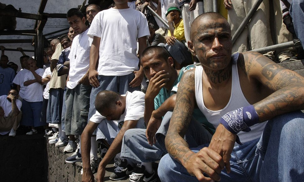 Programa busca alejar a los jóvenes de las pandillas.(Foto Prensa Libre: AP)

