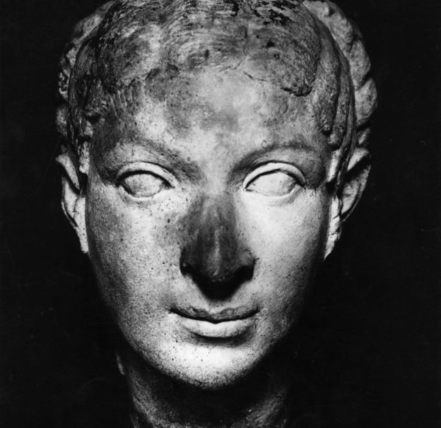 Un busto de Cleopatra, de 40 a.C., una de las tantas imágenes diferentes que sobrevivieron de la famosa reina de Egipto. (GETTY IMAGES)