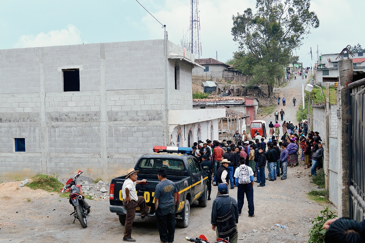 El cadáver de Manuela Soch Reynoso fue localizado dentro de un inmueble, en la zona 2 de Uspantán, Quiché. (Foto Prensa Libre: Óscar Figueroa)