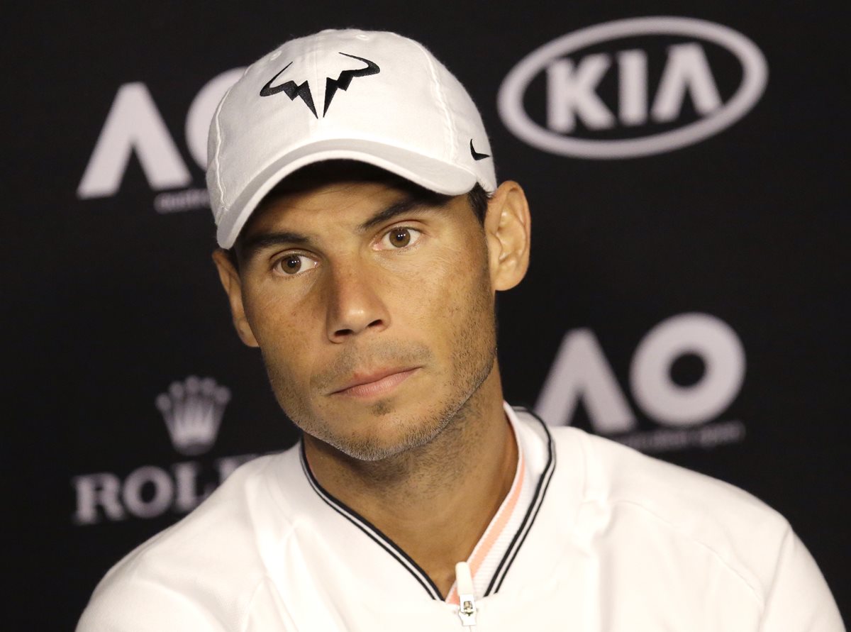 Rafael Nadal durante la conferencia de prensa previo al inicio del abierto de Australia. (Foto Prensa Libre: AP)