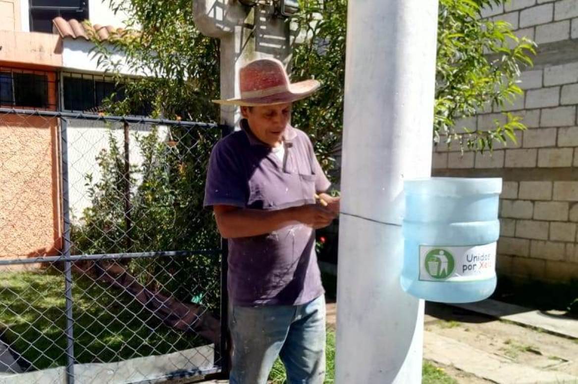 os vecinos pueden adoptar un basurero ofreciendo su ayuda por medio de las redes sociales del movimiento. (Foto Prensa Libre: María Longo)