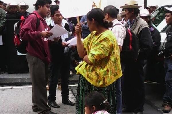 Los afectados dicen que no se irán hasta obtener una respuesta a sus peticiones. (Foto Prensa Libre: Sergio Morales)