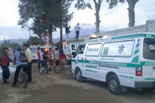 Dos hombres muertos fueron localizados en el interior de una vivienda en La Alameda, Chimaltenango. (Foto Prensa Libre: CBMDEPTAL)