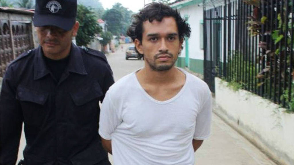 Ángel Lara, médico guatemalteco, guarda prisión en El Salvador por supuestos abusos en contra de una mujer italiana. (Foto Prensa Libre: ElSalvador.com)