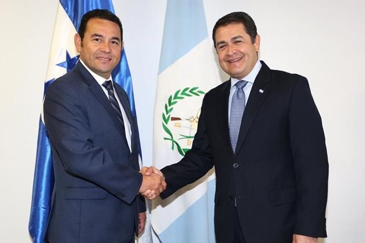 Jimmy Morales y Juan Orlando Hernández agendan reunión en Colombia (Foto Prensa Libre: EFE)