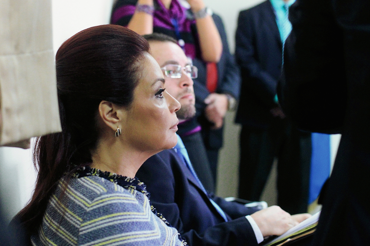 La ex vicemandataria Roxana Baldetti, su esposo e hijos se quedaron sin visa estadounidense. (Foto Prensa Libre: Edwin Bercian)