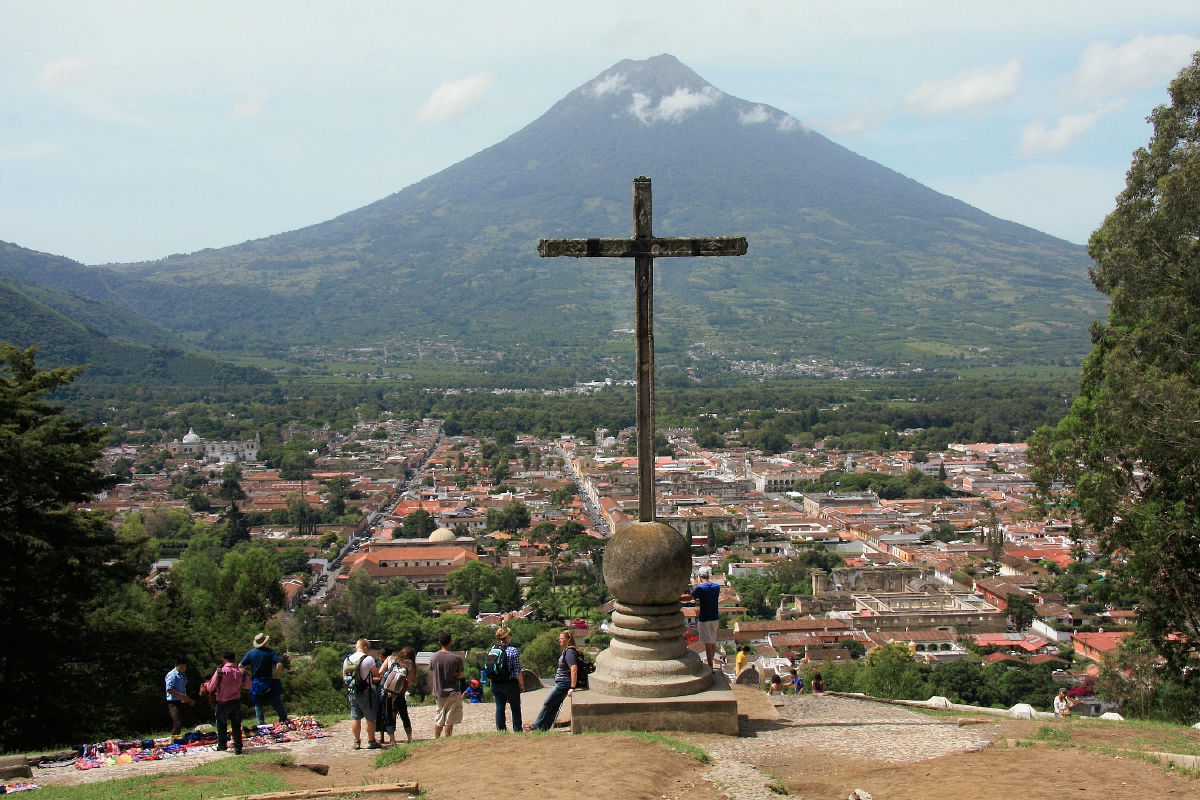 Panorámica de Antigua Guatemala, Sacatepéquez, a donde miles de personas llegarán durante la Semana Santa. (Foto Prensa Libre: Renato Melgar)