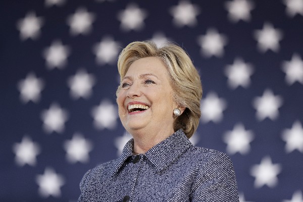 Hillary Clinton participa en un acto de campaña en Des Moines,Iowa, EEUU. (AP).