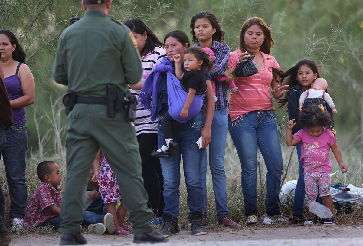 Mujeres y niños migran a Estados Unidos debido a las condiciones de pobreza y violencia en sus países. (Foto Prensa Libre: Hemeroteca PL)