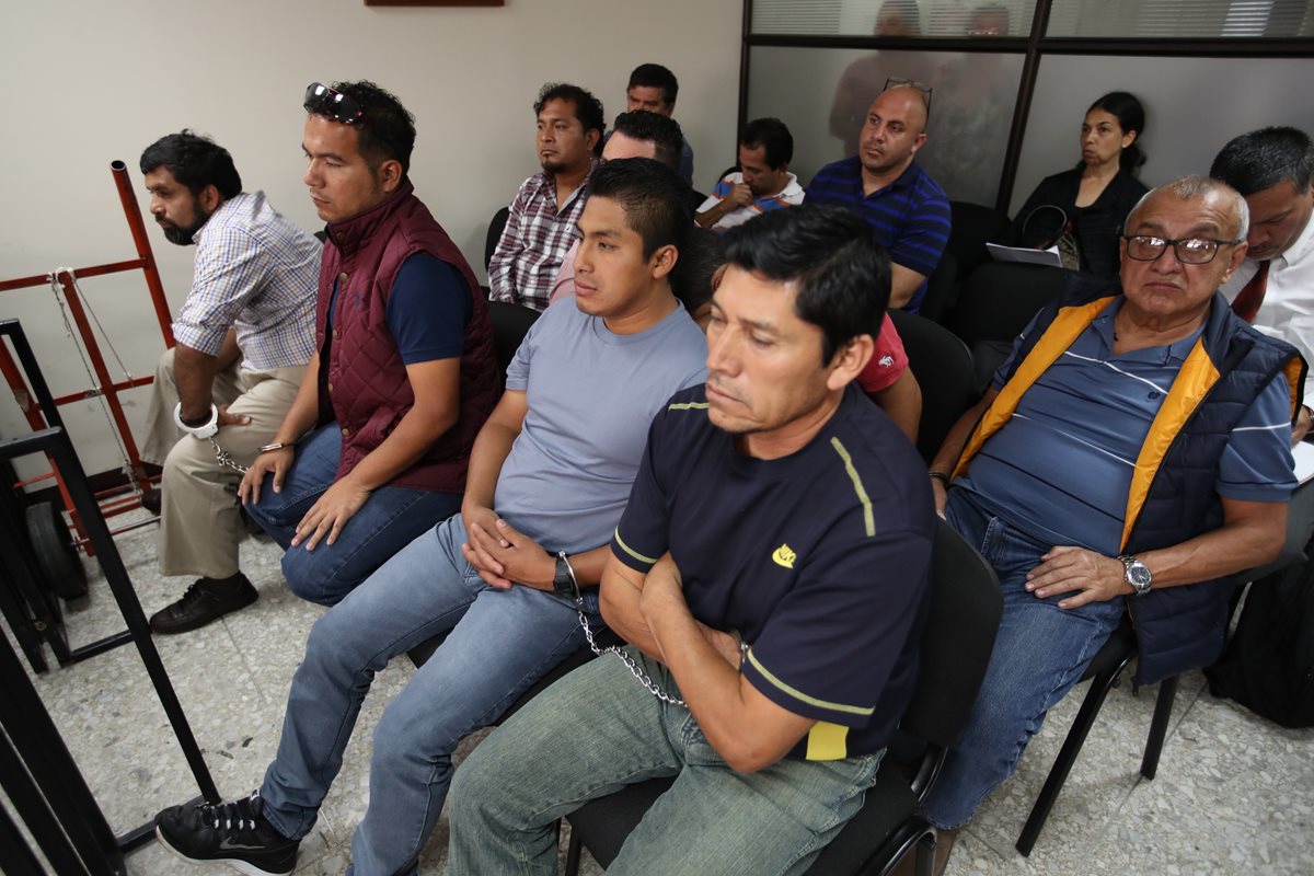 Otros sindicados en el caso durante una audiencia el pasado 10 de abril. (Foto Prensa Libre: Hemeroteca PL).