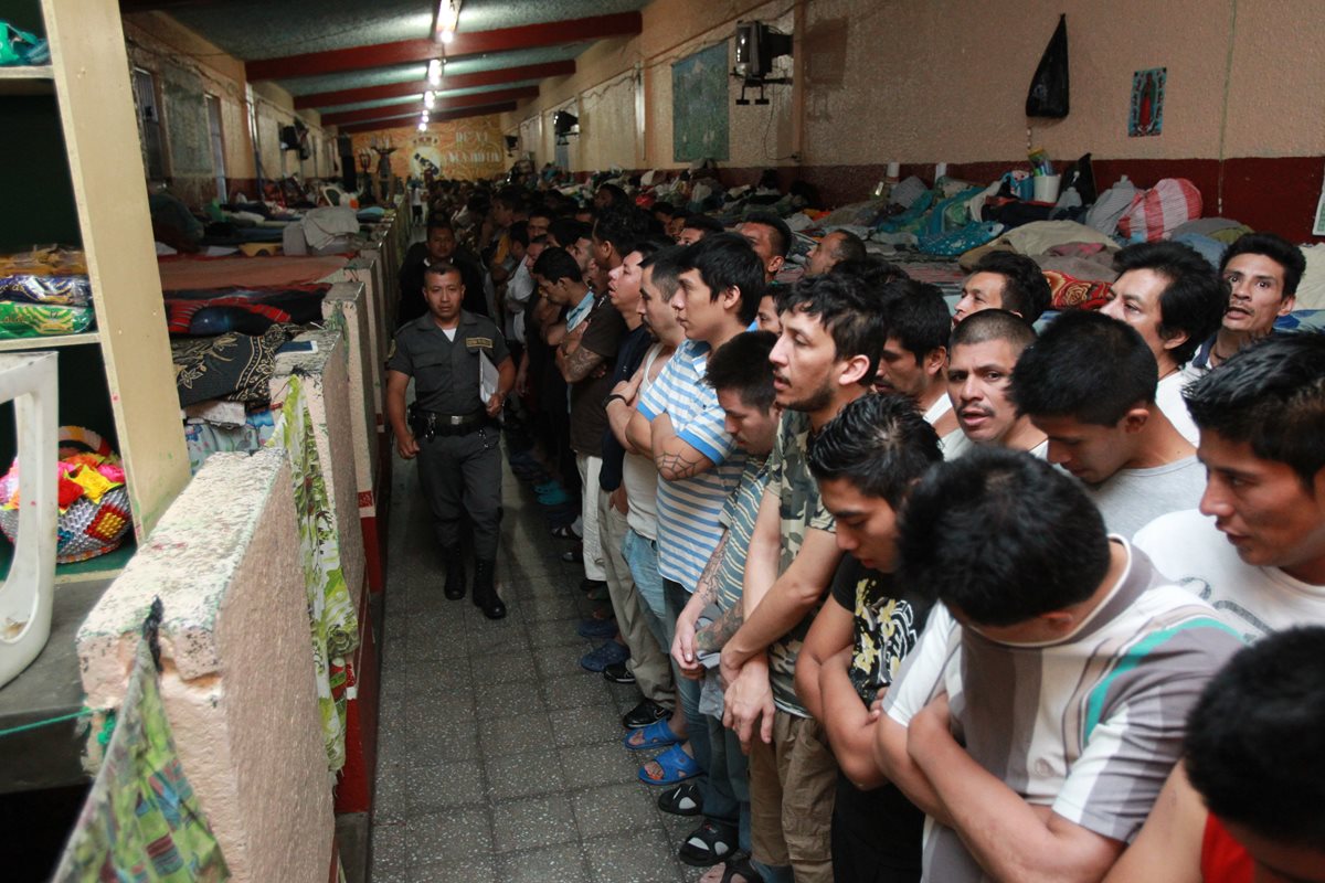 Las cárceles ya han rebasado su capacidad y albergan más de 20 mil reos.( Foto Prensa Libre: Hemeroteca PL)