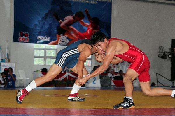 Más de 200 luchadores participarán en el  gimnasio Teodoro Palacios Flores para la edición 25 de la Copa Internacional Pat Shaw, que será dedicada a Prensa Libre. (Foto Prensa Libre: Hemeroteca PL)