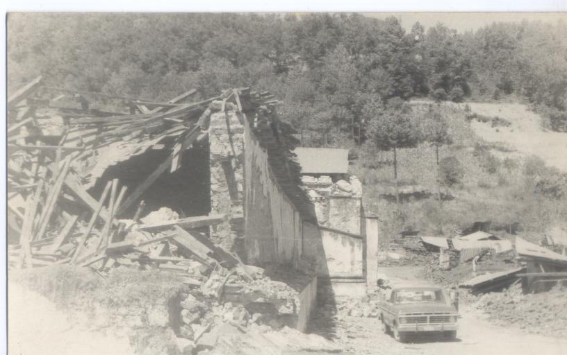 Vivienda destruida en Tecpán Guatemala, Chimaltenango, durante el terremoto de 1976.(Foto Prensa Libre: Édgar Girón)