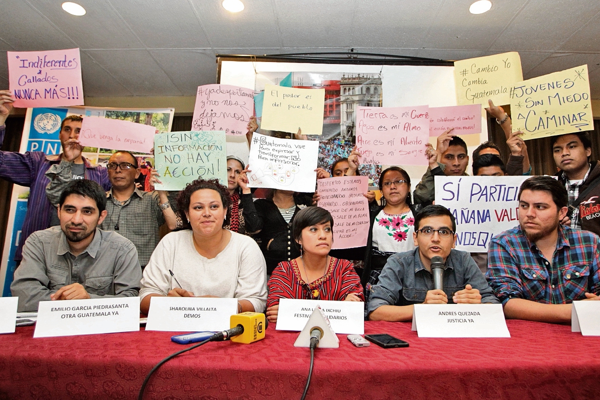 Representantes de organizaciones ciudadanas, durante la conferencia de prensa al finalizar el Encuentro Nacional de Jóvenes.