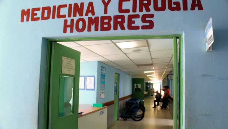 Al  Hospital  Nacional de Jalapa fue trasladado un adolescente de 14 años, supuesta víctima de abuso deshonesto, en San Manuel Chaparrón. (Foto Prensa Libre: Hugo Oliva)