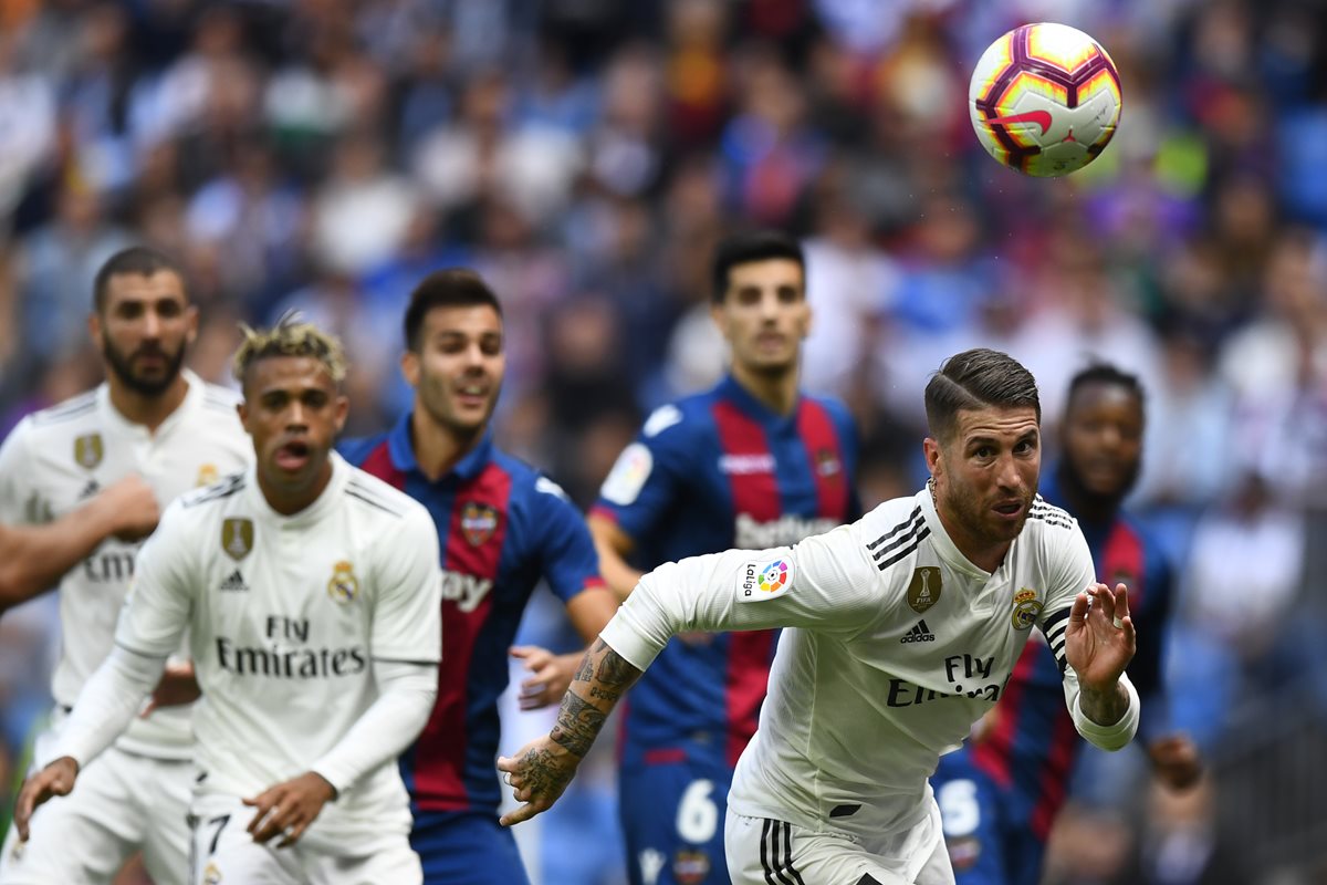 Sergio Ramos, defensa del Real Madrid salió a la defensa del entrenador merengue, Julen Lopetegui. (Foto Prensa Libre: AFP)