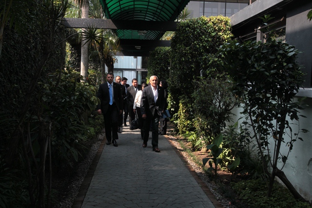 El Presidente Otto Pérez Molina, se reunió a puerta cerrada el 29 de abril con integrantes del G40 conformado por expertos en economía y finanzas. (Foto Prensa Libre: Fotografía: Paulo Raquec )