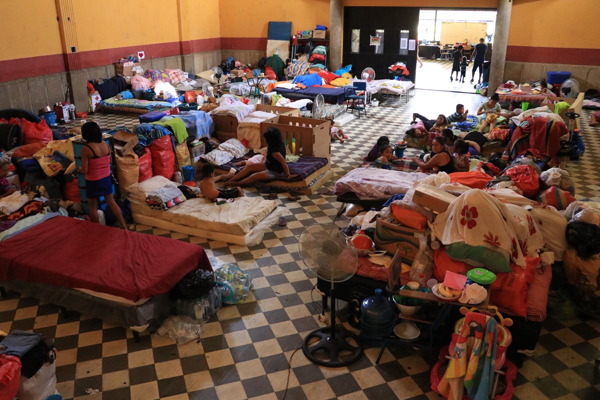 Cientos de afectados por la erupción del Volcán de Fuego aún esperan ayuda en albergues. (Foto: Hemeroteca PL)