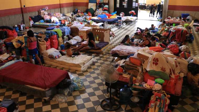 Cientos de afectados por la erupción del Volcán de Fuego aún esperan ayuda en albergues. (Foto: Hemeroteca PL)