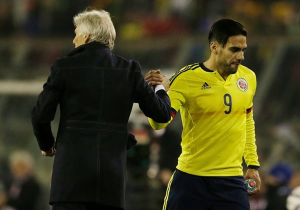 Las expectativas que tenía el futbol inglés sobre Radamel Falcao se han visto reducidas por las constantes lesiones del ariete colombiano. (Foto Prensa Libre: AP)