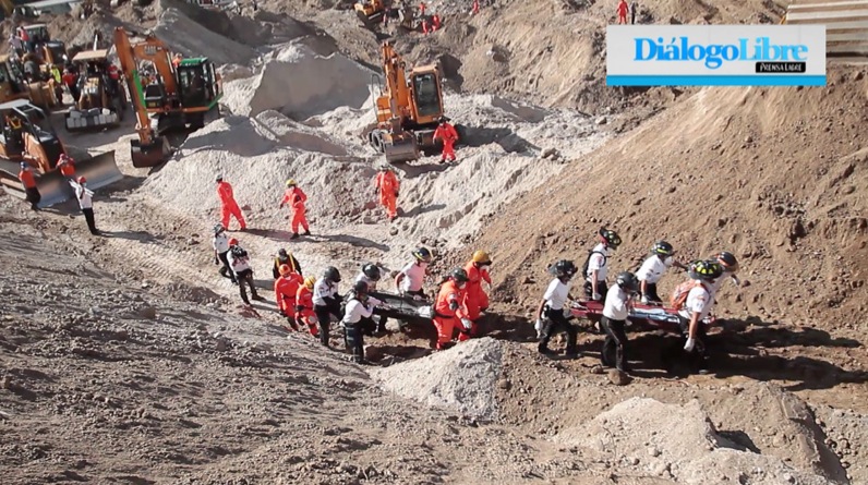 Rescatistas continúan labor en el Cambray 2, Santa Catarina Pinula (Foto Prensa Libre: Hemeroteca PL)