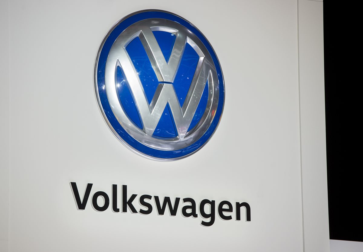 Volkswagen pagará multa por trucaje de motores, mientras logra récord de ventas. (Foto Prensa Libre: AFP)
