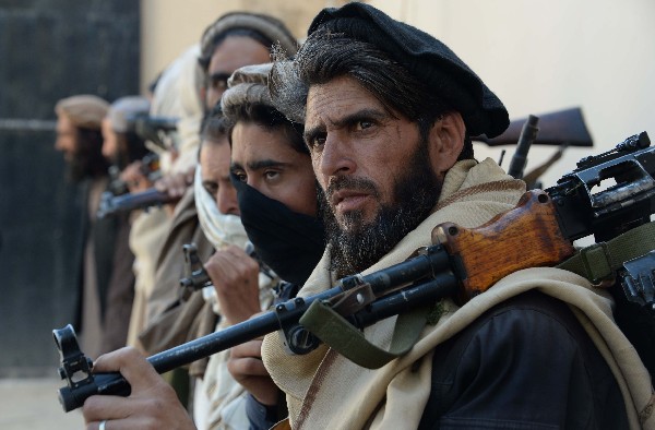 <span>Combatientes</span> <span>talibanes afganos anuncian nueva ofensiva en Afganistán. (AFP).</span>