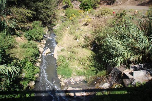 el Afluente Zacumá, que se encuentra contaminado, recorre las zonas 8 y 11 de la cabecera  de Huehuetenango.