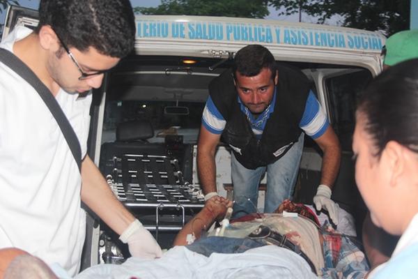 Los heridos de la trifulca llegaron en estado grave a la emergencia del Hospital Nacional de Chiquimula.<br _mce_bogus="1"/>
