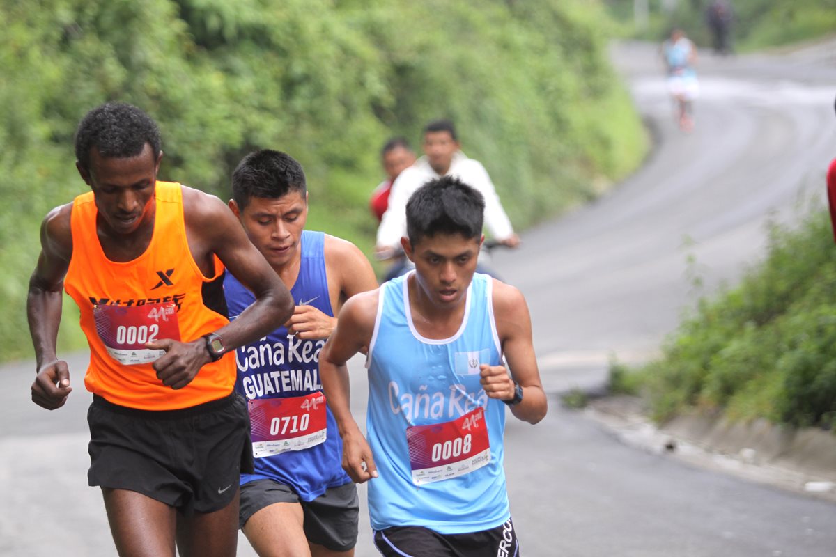 Sori, Julajú y Sacul lideraron el Medio Maratón de San Juan. (Foto Prensa Libre: Jesús Cuque)