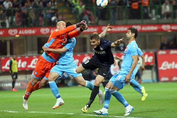 Nápoli no pudo ante el Inter este sábado. (Foto Prensa Libre: EFE)