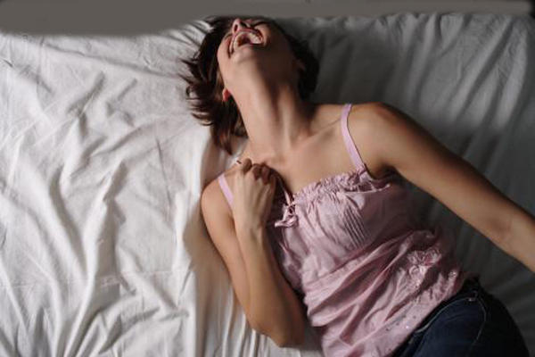 La risa se origina del instinto humano.