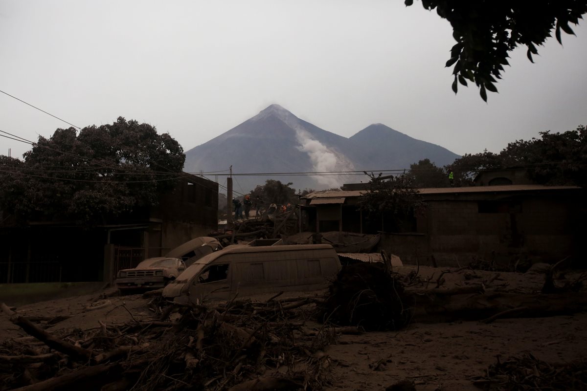 Vista de la devastación que causó el flujo de lava del Volcán de Fuego. (Foto Prensa Libre: EFE)