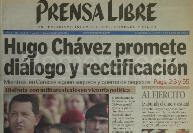 Titular de Prensa Libre del 15 de abril de 2002. (Foto: Hemeroteca PL)