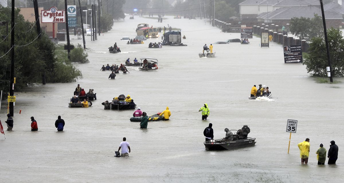 El Consejo de Seguros de Texas estimó que los daños de Harvey superarán a los de Ike en 2008, sumando al menos 12,000 millones de dólares.