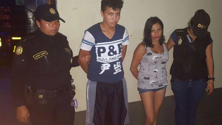 Las dos aprehendidas, en Tecún Umán, San Marcos, son sindicadas de explotación sexual contra una menor que tenían cautiva. (Foto Prensa Libre: PNC)