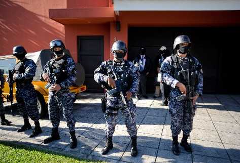 Policía salvadoreña investiga los hechos. (Foto Prensa Libre: AFP).