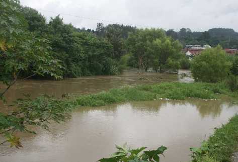 El río Cahabón, en Cobán, Alta Verapaz, subió su caudal, por lo que pobladores temen inundaciones y las autoridades se encuentran en alerta.