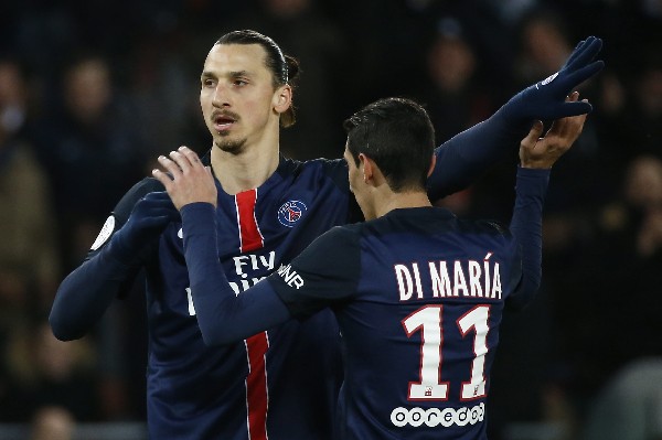 Ibrahimovic y Di María festejan. (Foto Prensa Libre: EFE)